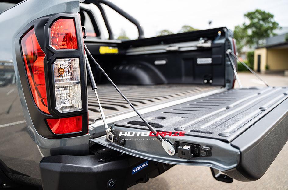 NISSAN NAVARA AVALANCHE GLOSS BLACK MILLED ACCENTS